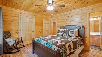 2 bedrooms, Egyptian cotton sheets, iron/ironing board, WiFi