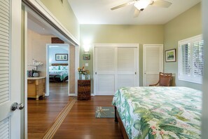 2 bedrooms, iron/ironing board, travel crib, free WiFi - The PERFECT Vacation Condo, close to beaches, shopping, discounted golf (Waikoloa)