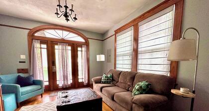 Mid City 2 BR in Beautiful Arts and Crafts House