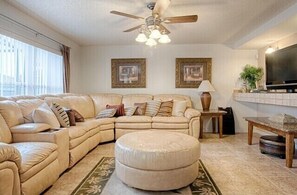 Smart TV, videojuegos, reproductor de DVD y tenis de mesa 