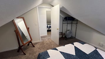 4 bedrooms, iron/ironing board, free WiFi, bed sheets
