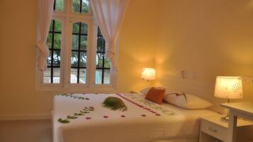 4 Schlafzimmer, Schreibtisch, Bügeleisen/Bügelbrett, Internetzugang