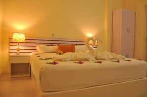 4 Schlafzimmer, Schreibtisch, Bügeleisen/Bügelbrett, Internetzugang