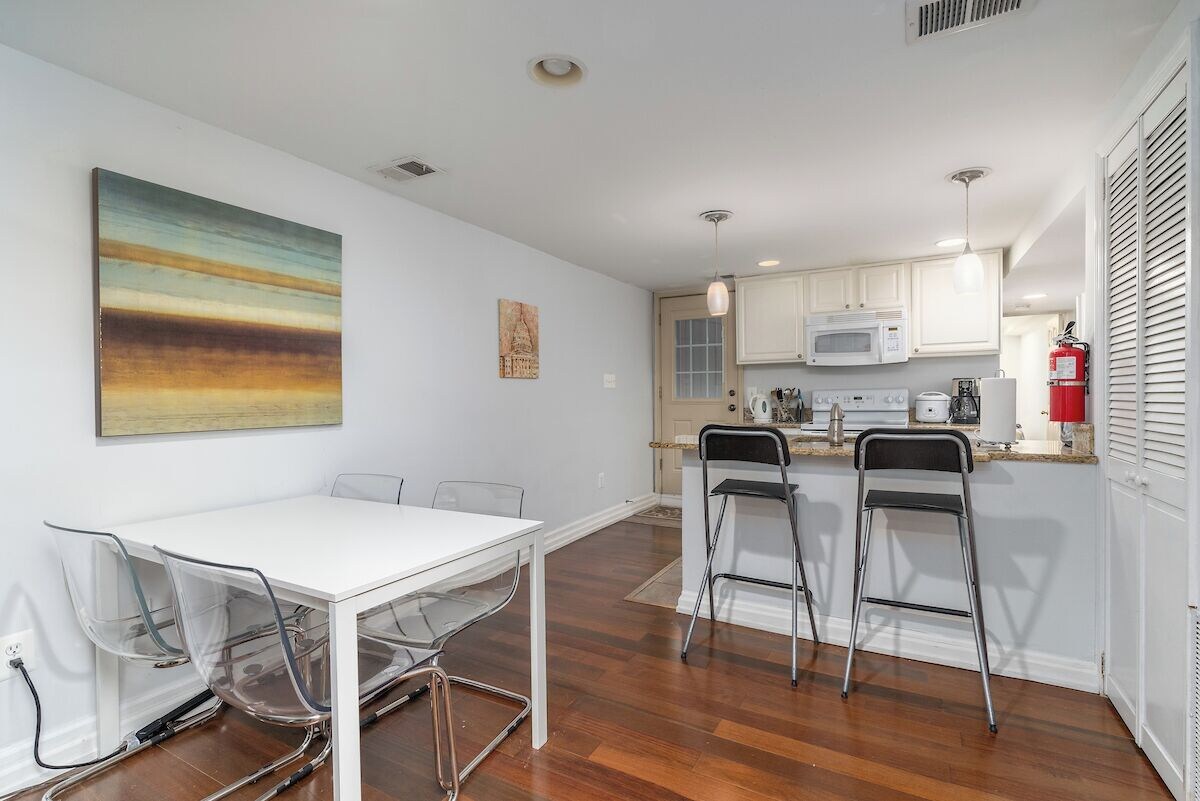 Cute & Comfortable English Basement Apt. in Capitol Hill! 50% Monthly Discount