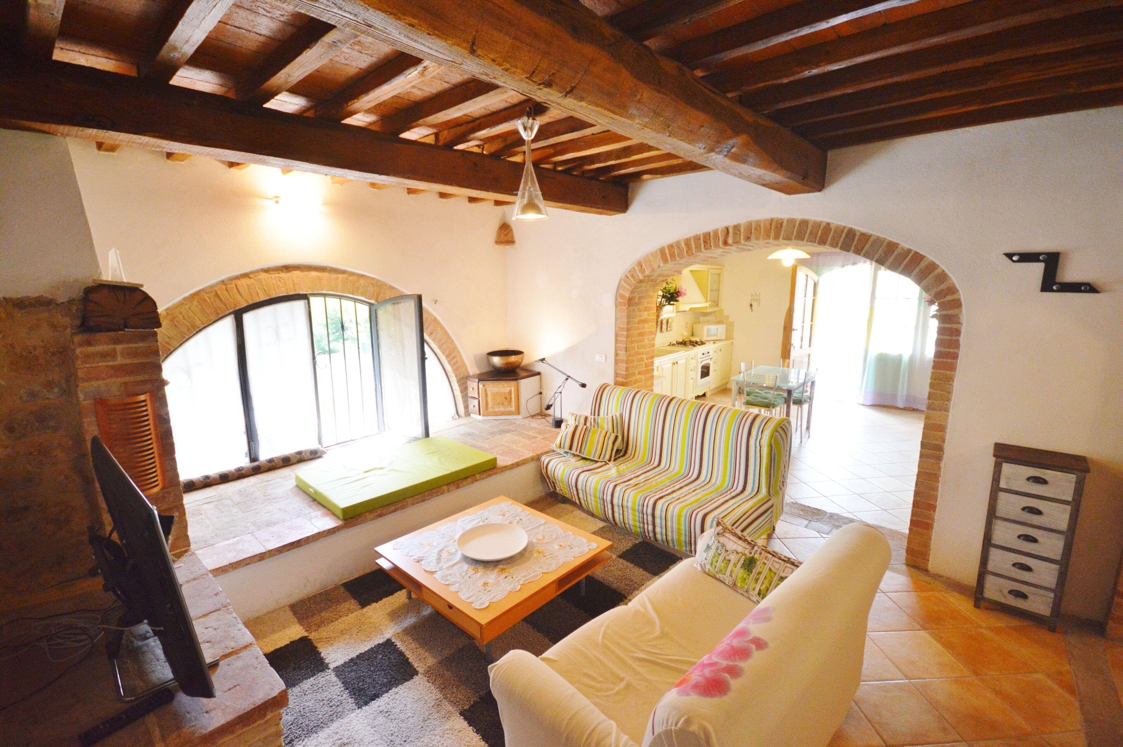 Smart TV, fireplace, books, offices