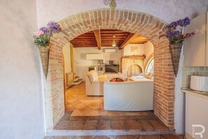 Smart TV, fireplace, books, offices