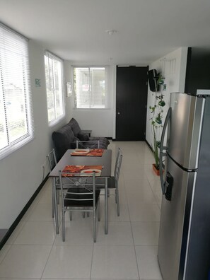 Departamento, 2 habitaciones, para no fumadores (1 Double, 2 Single and 1 Sofa Bed) | Servicio a la habitación