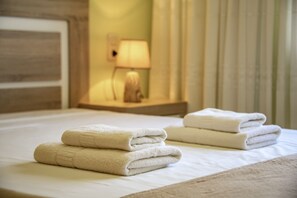 4 chambres, fer et planche à repasser, Wi-Fi gratuit, draps fournis