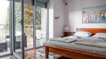 Deluxe Apartment | Individually furnished, blackout drapes, iron/ironing board, free WiFi