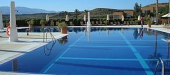 Lejlighed på første sal på Golf Resort, fælles pool veludstyret lejlighed