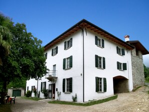 Exterior - Cozy rooms inside a renovated farmhouse / shared pool (Gardone Riviera)
