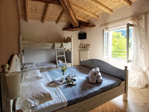 Cozy rooms inside a renovated farmhouse / shared pool