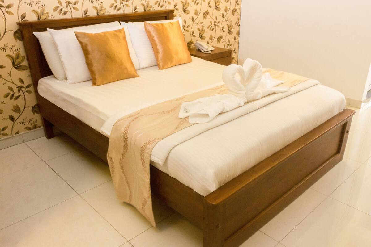 Standard Double Room, 1 Queen Bed, Non Smoking | 1 bedroom, desk, iron/ironing board (on request), rollaway beds
