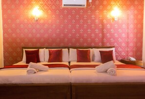 Family Triple Room, Multiple Beds, Non Smoking | 1 bedroom, individually furnished, desk, iron/ironing board - New Sanford Hotel (Wattala)