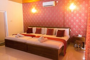 Family Triple Room, Multiple Beds, Non Smoking | 1 bedroom, individually furnished, desk, iron/ironing board - New Sanford Hotel (Wattala)