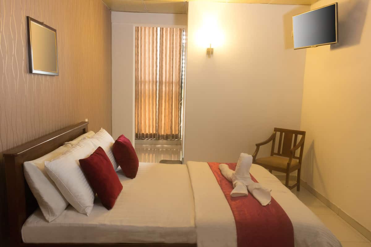 Doppia Deluxe, 1 letto queen, non fumatori | 1 camera, con arredamento individuale, una scrivania