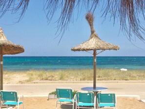 Beach nearby, sun-loungers, beach towels - Beautiful villa for 6 people by the sea with a great pool (Son Serra de Marina)