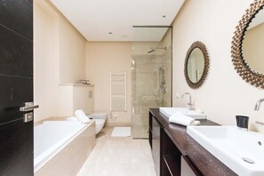 Bathtub, hair dryer, towels, soap - AL MAADEN 132 Villa - 1st line of Amelkis golf - Private pool (4 rms/ 8 gst) (Marrakech)