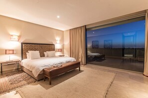 4 bedrooms, in-room safe, iron/ironing board, free WiFi