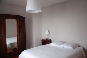 5 bedrooms, desk, iron/ironing board, travel cot - Family home on the Opal Coast by the sea (Grand-Fort-Philippe)