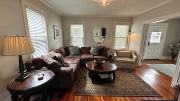 電視、DVD 播放機、音響