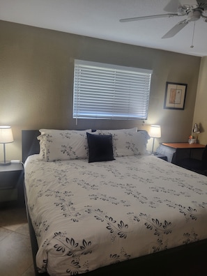 3 habitaciones, escritorio, tabla de planchar con plancha y wifi gratis