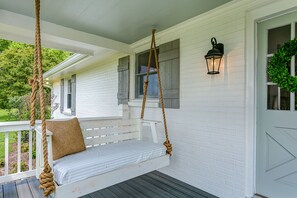 Property grounds - Cozy Cottage located in Franklin, TN on a 6 Acre Mini Farm (Franklin)