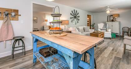 Cozy Cottage located in Franklin, TN on a 6 Acre Mini Farm