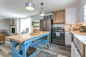 冷蔵庫、電子レン�ジ、オーブン、コンロ