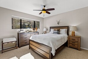 2 bedrooms, iron/ironing board, free WiFi, bed sheets - Country Club Bungalow, Sleeps 4 (Flagstaff)