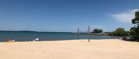 Beach nearby, sun loungers, beach towels