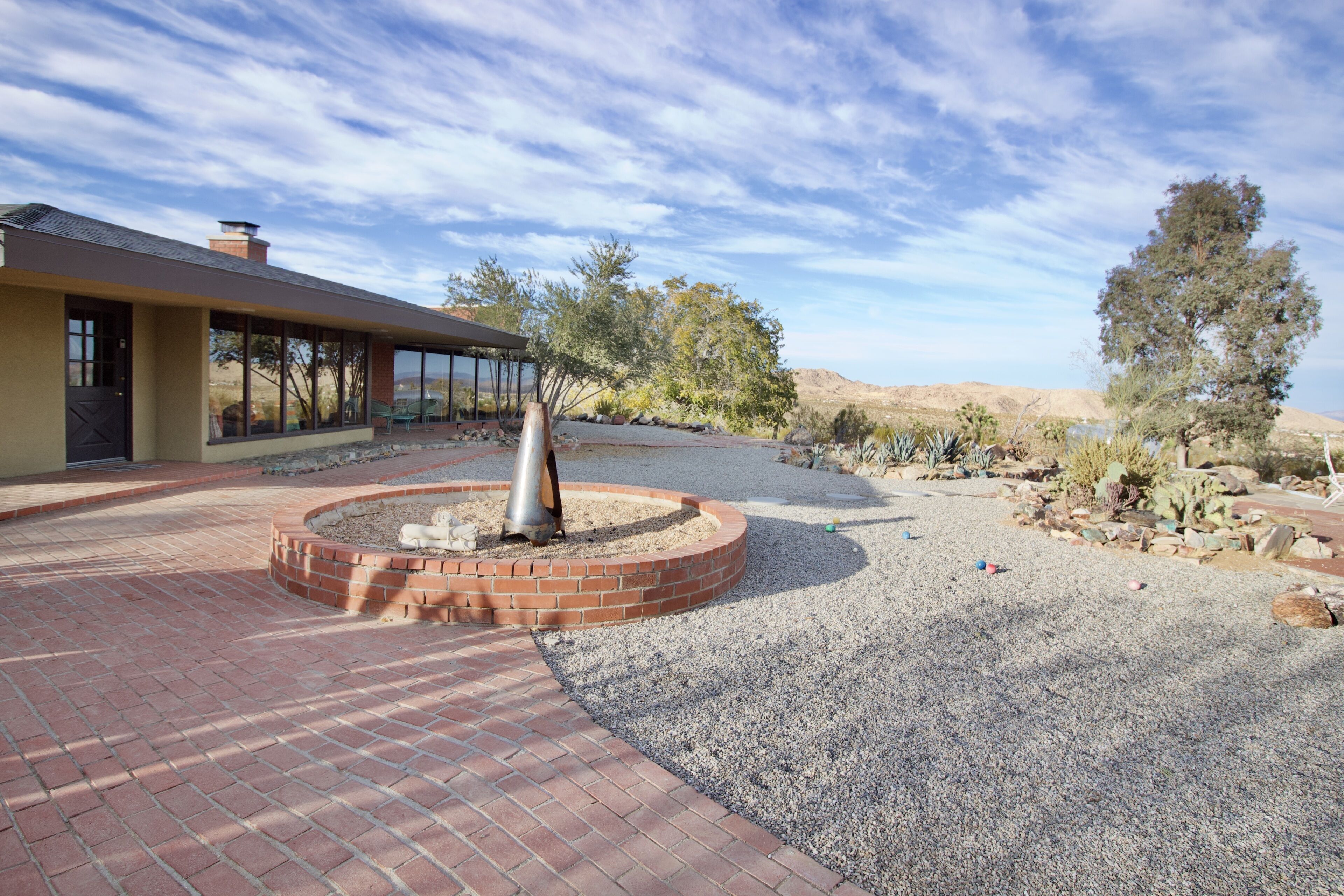 Mid-Century Retreat - 1959 Architectural Gem, Vintage Decor, Records, 4+ Acres