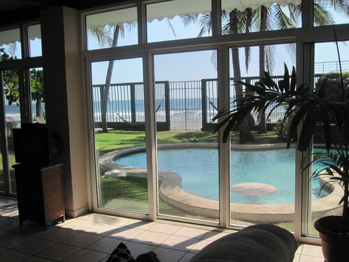195 a night! Luxury home w/pool on OCEAN! AC, Wifi, TV, 3 bedrms/4 baths/