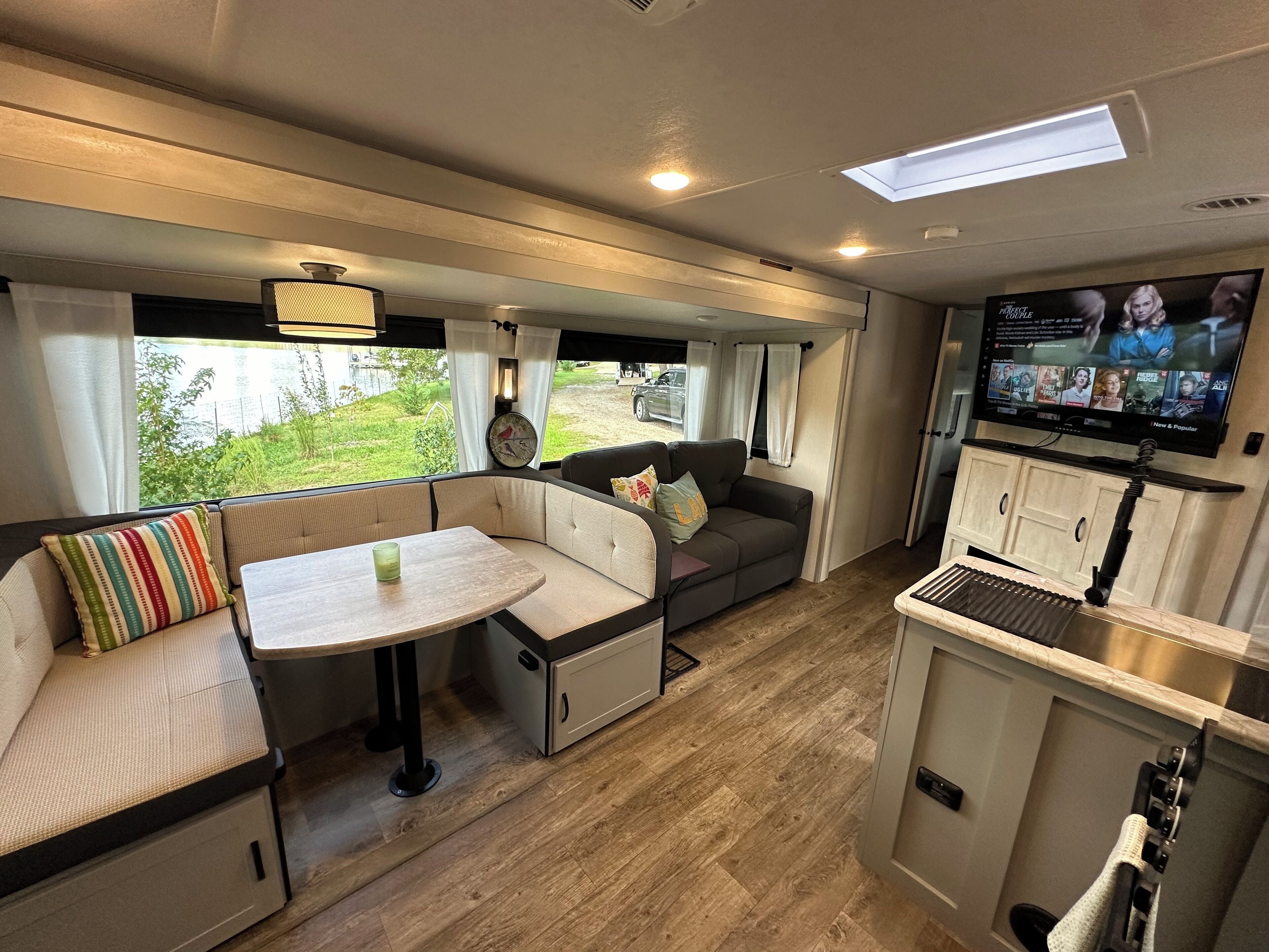 المنشأة من الداخل