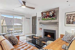 Flat-screen TV, fireplace, offices - Newly renovated 2BR Downtown, Main St, PCMR (Park City)