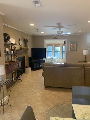 TV, fireplace, DVD player, books