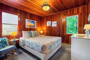 4 bedrooms, desk, iron/ironing board, travel cot - BP:~HotTub~ShortWalkBeach/Cafe/Golf/Store&Pub~Bikes~Firepit~PingPong~Fenced~Dog (Seaside)