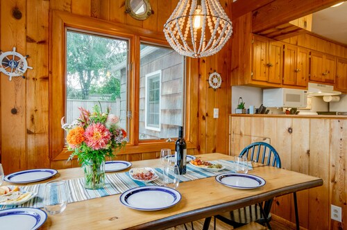 BP:HotTub~ShortWalkBeach/Cafe/Golf/Store&Pub~Bikes~Firepit~PingPong~Fenced~Dog