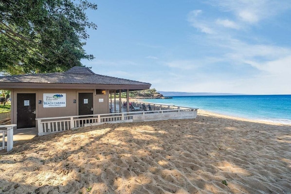 沙滩椅、沙滩毛巾