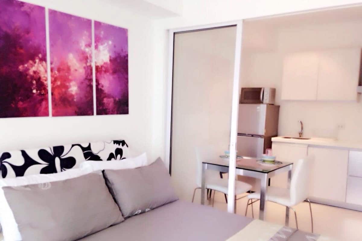 1 quarto, espaço de trabalho para notebook