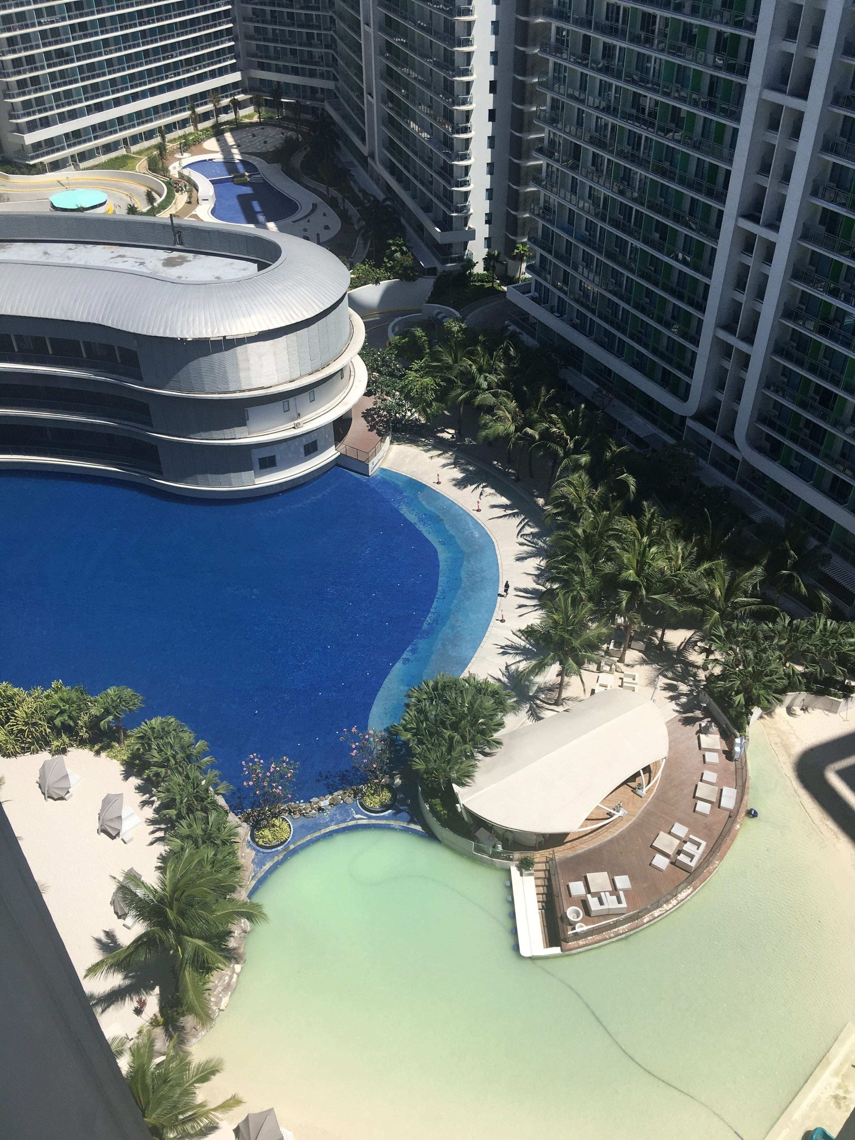 2 outdoor pools