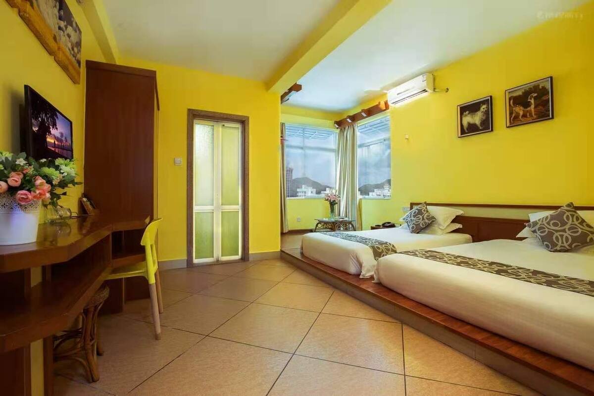 Kamar Keluarga | Brankas, meja kerja, tirai kedap cahaya, dan Wi-Fi gratis