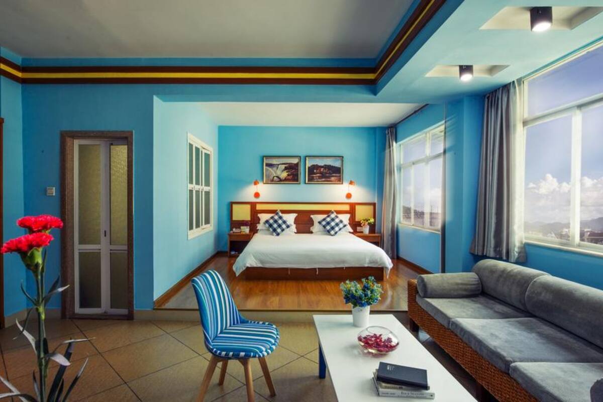 Kamar Double Mewah | Brankas, meja kerja, tirai kedap cahaya, dan Wi-Fi gratis