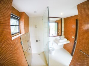 Family Villa | Bathroom | Shower, towels