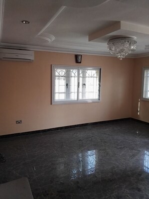 Villa | Living area | TV - Avonix Homes (Ibadan)