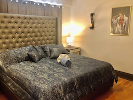 Decoración personalizada, tabla de planchar con plancha y wifi gratis