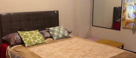 โต๊ะทำงาน, Wi-Fi ฟรี, ผ้าปูที่นอน