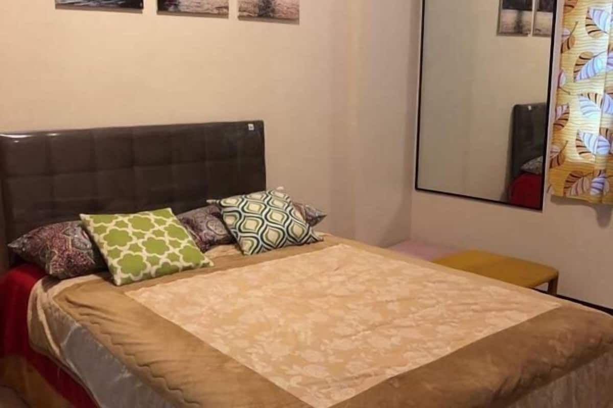 3 habitaciones, escritorio, wifi gratis y ropa de cama