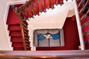 Lobby sitting area - Orrell House (Liverpool)