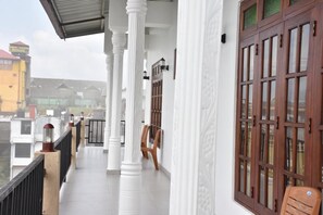 Terrace/patio - Grand View Guest House & Restaurant (Haputhale)